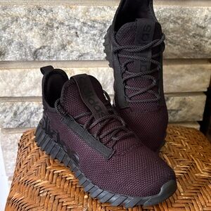 adidas Boys Sneakers in Dark Burgundy and Black.